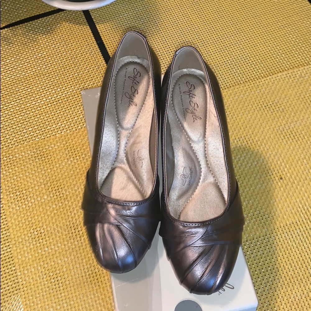 Soft Style metallic pumps